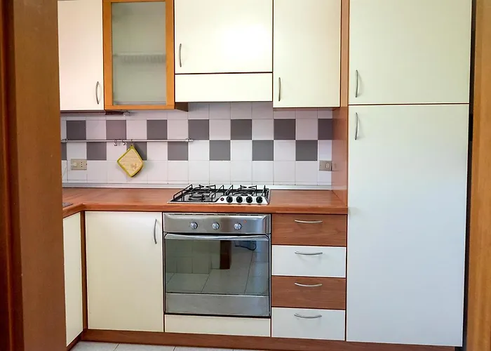 S220 - Sirolo, Trilocale In Centro Con Terrazzo *